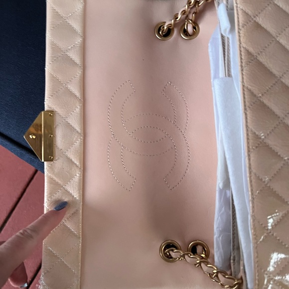 ❤️‍🔥CHANEL ❤️‍🔥QUILTED CRINKLED PATENT LEATHER CLASSIC JUMBO SINGLE FLAP BAG - Picture 8 of 15